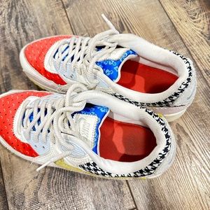 COLRFUL details -Nike tennis shoes!